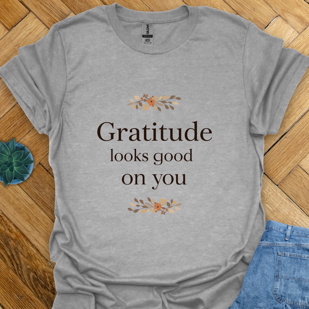 Gratitude looks good  T-Shirt